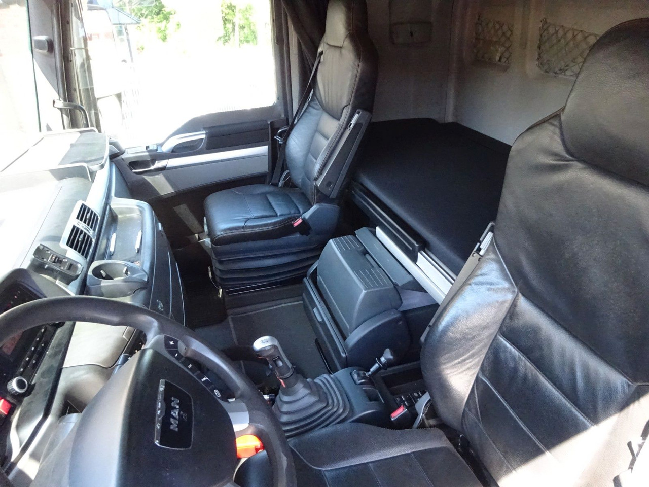 Truk derek MAN 26.480 TGX + MKG HLK531 Kran +Lift-Lenkachse: gambar 18