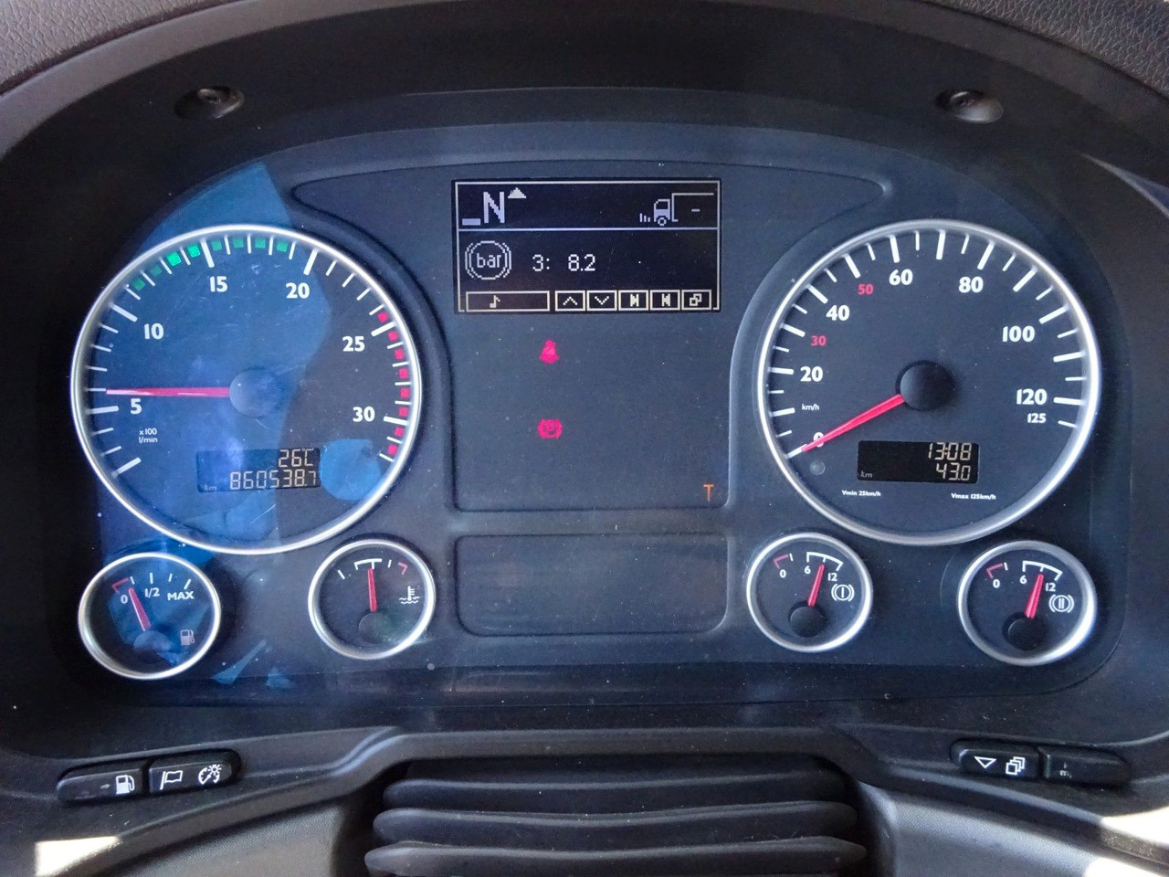 Truk derek MAN 26.480 TGX + MKG HLK531 Kran +Lift-Lenkachse: gambar 19