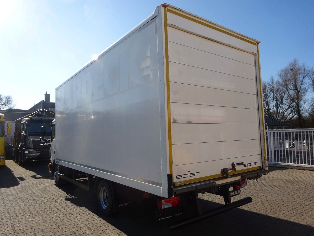 MAN 8.150 TGL Koffer 4x2 - Truk box: gambar 4 MAN 8.150 TGL Koffer 4x2 - Truk box: gambar 4