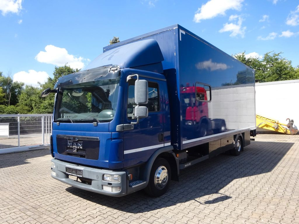 MAN 8.220 Koffer mit LBW als Wohnmobil ausgebaut 4x2 - Truk box: gambar 2 MAN 8.220 Koffer mit LBW als Wohnmobil ausgebaut 4x2 - Truk box: gambar 2