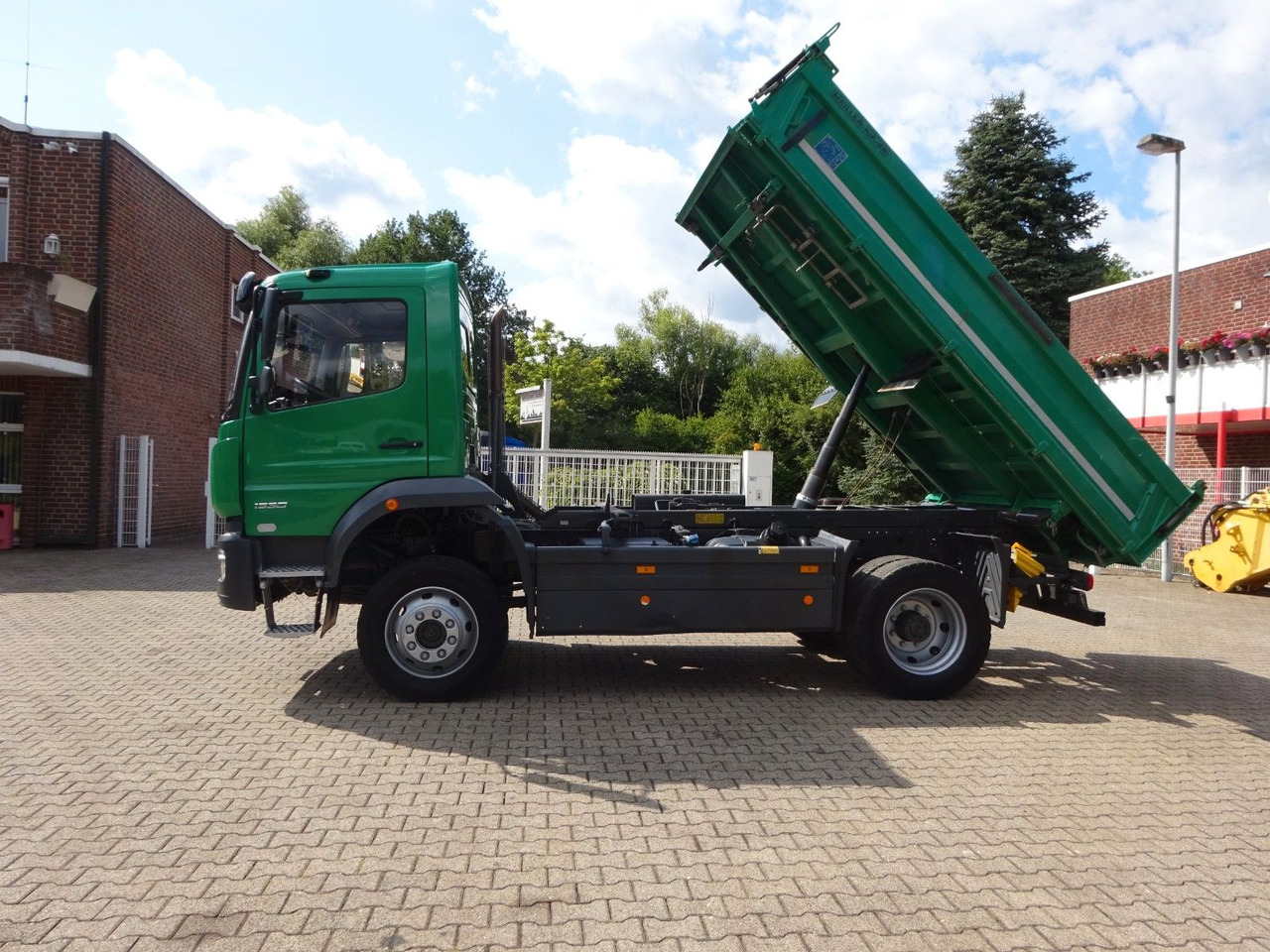Mercedes-Benz 1530 Atego MEILLER 3Skipper 4x4 - Truk jungkit: gambar 4 Mercedes-Benz 1530 Atego MEILLER 3Skipper 4x4 - Truk jungkit: gambar 4