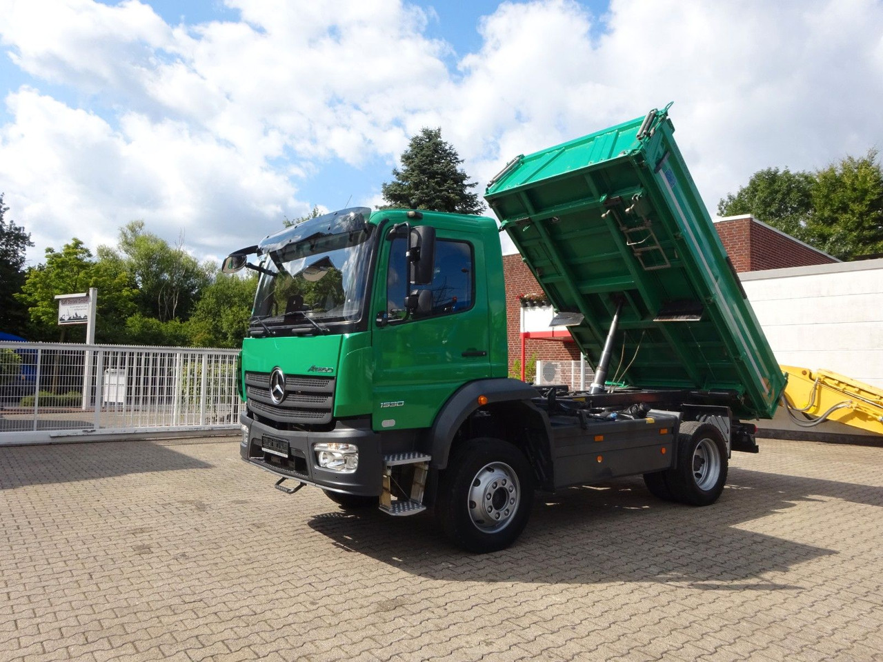 Mercedes-Benz 1530 Atego MEILLER 3Skipper 4x4 - Truk jungkit: gambar 1 Mercedes-Benz 1530 Atego MEILLER 3Skipper 4x4 - Truk jungkit: gambar 1