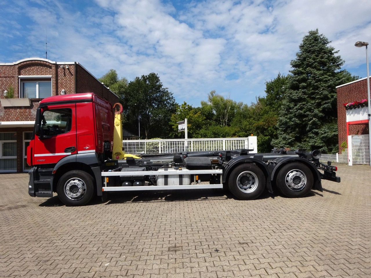 Mercedes-Benz 2532 ANTOS MEILLER Abroller Lift+Lenkachse 6x2 - Hook lift: gambar 4 Mercedes-Benz 2532 ANTOS MEILLER Abroller Lift+Lenkachse 6x2 - Hook lift: gambar 4