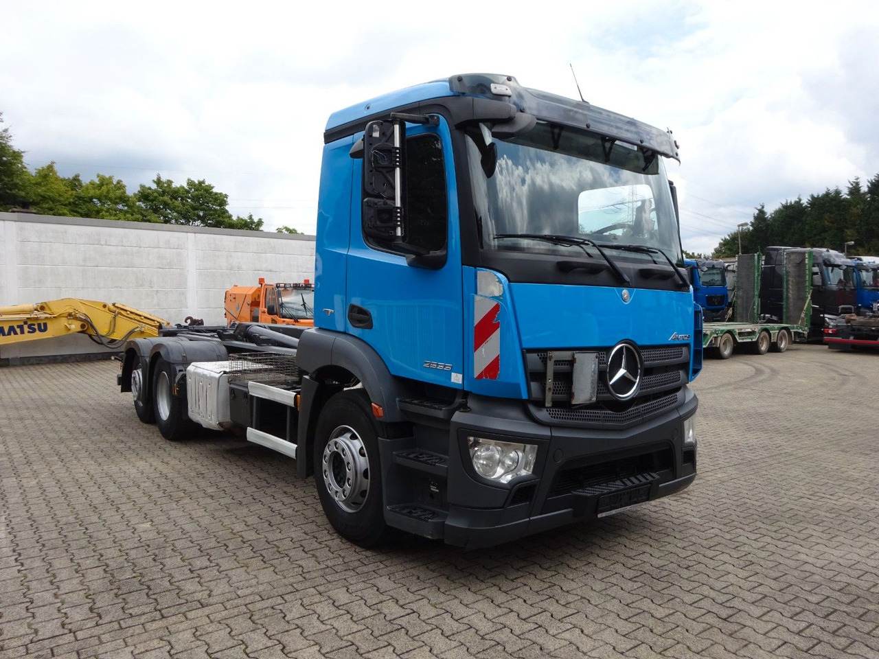 Mercedes-Benz 2533 Antos MULTILIFT Abroller 6x2 - Hook lift: gambar 5 Mercedes-Benz 2533 Antos MULTILIFT Abroller 6x2 - Hook lift: gambar 5