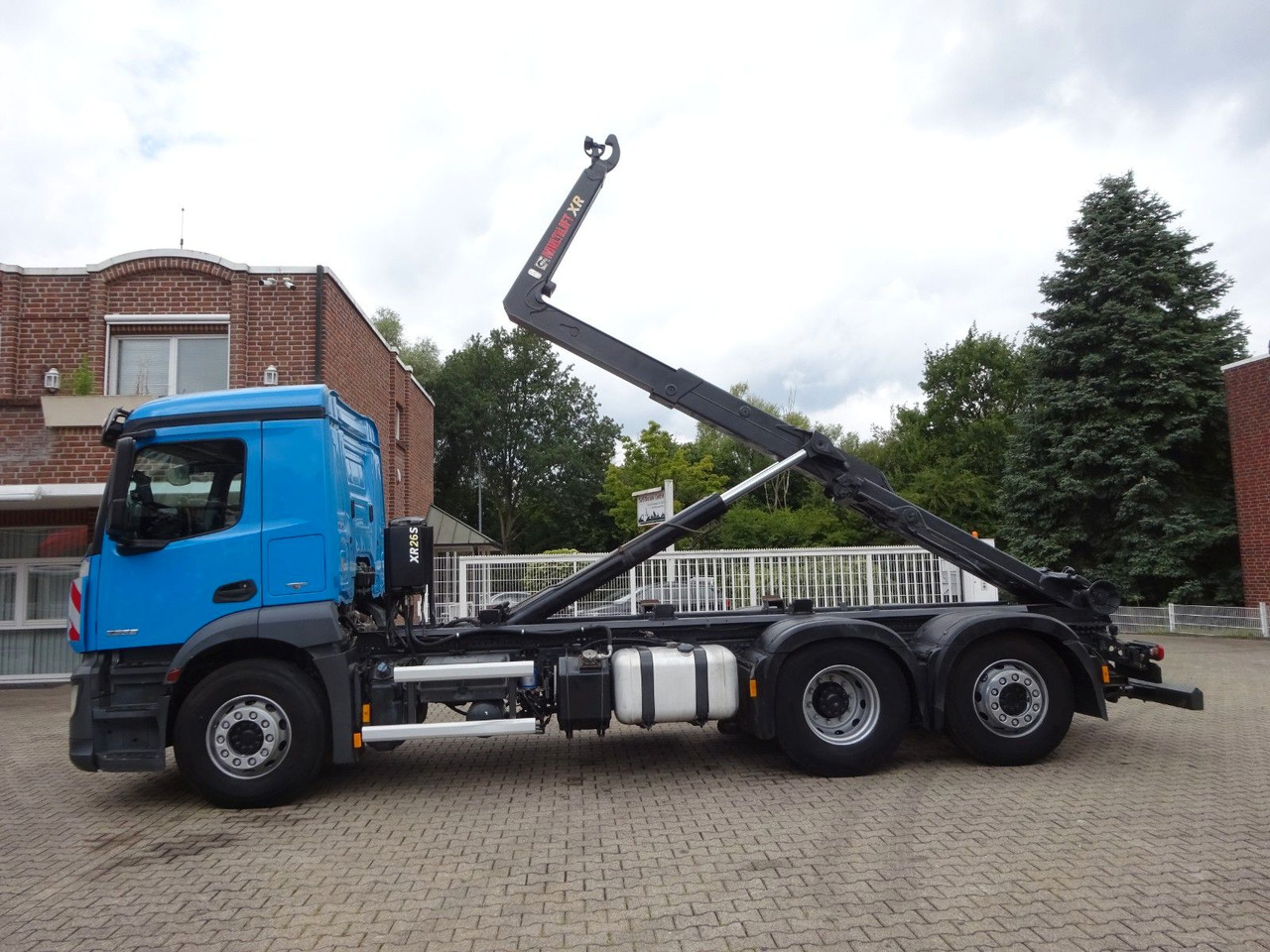 Mercedes-Benz 2533 Antos MULTILIFT Abroller 6x2 - Hook lift: gambar 2 Mercedes-Benz 2533 Antos MULTILIFT Abroller 6x2 - Hook lift: gambar 2