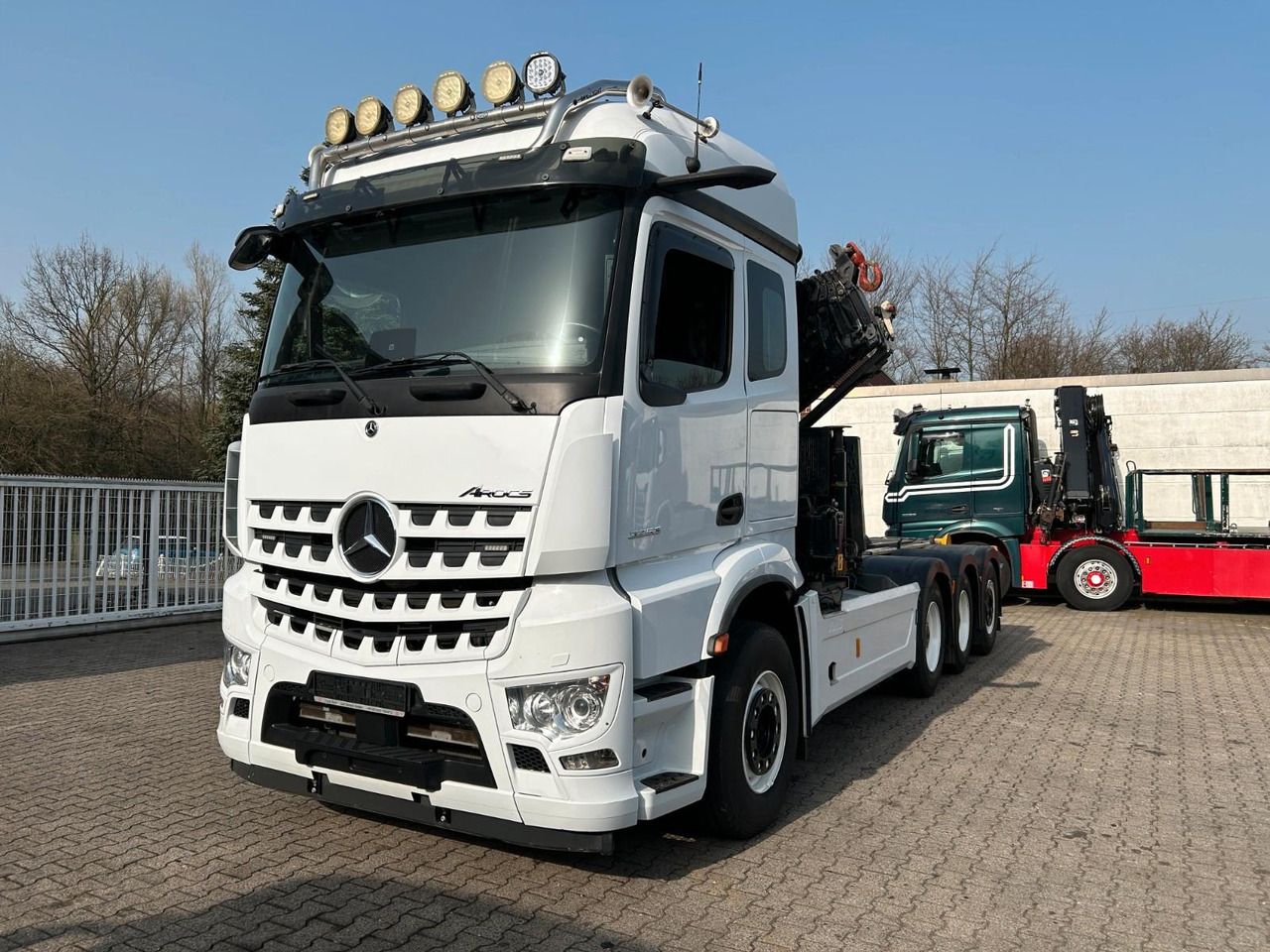 Mercedes-Benz 3253 Arocs mit HMF 3220 Kran und JOAB Abroller - Truk derek, Hook lift: gambar 1 Mercedes-Benz 3253 Arocs mit HMF 3220 Kran und JOAB Abroller - Truk derek, Hook lift: gambar 1