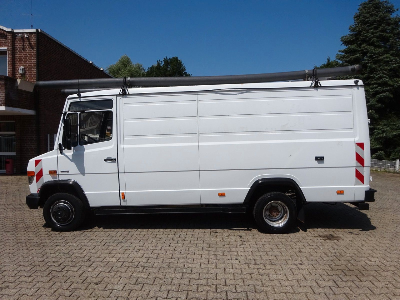 Mercedes-Benz 613D Vario Kasten 4x2 - Van panel: gambar 3 Mercedes-Benz 613D Vario Kasten 4x2 - Van panel: gambar 3