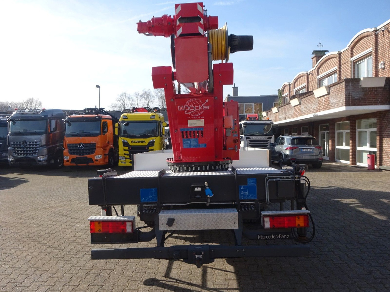 Mercedes-Benz 818 Atego + Böcker AK 32 Meter Dachdeckerkran - Truk derek: gambar 5 Mercedes-Benz 818 Atego + Böcker AK 32 Meter Dachdeckerkran - Truk derek: gambar 5