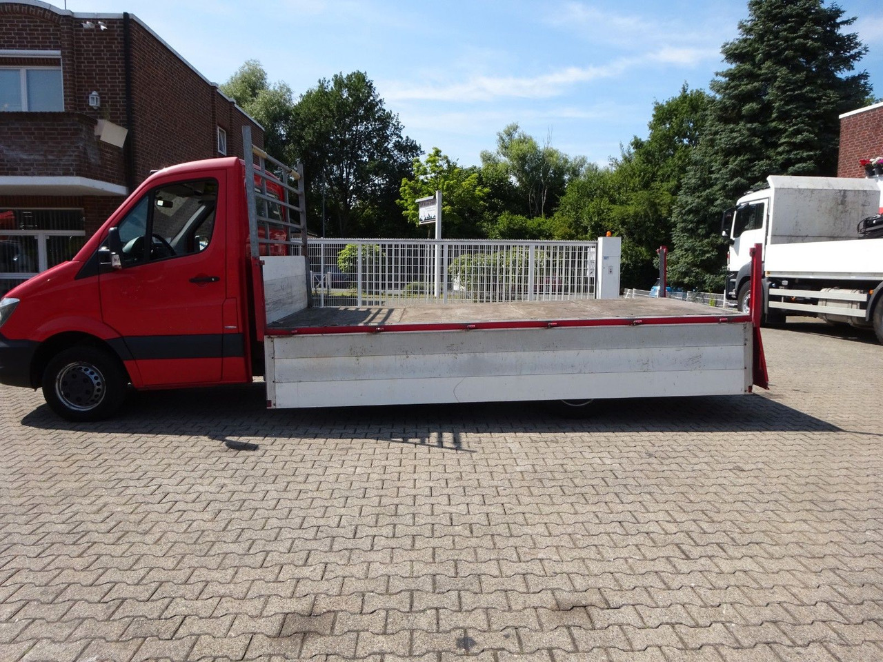 Mercedes-Benz Sprinter Pritsche 519CDI Bluetec 4x2 - Van flatbed: gambar 4 Mercedes-Benz Sprinter Pritsche 519CDI Bluetec 4x2 - Van flatbed: gambar 4
