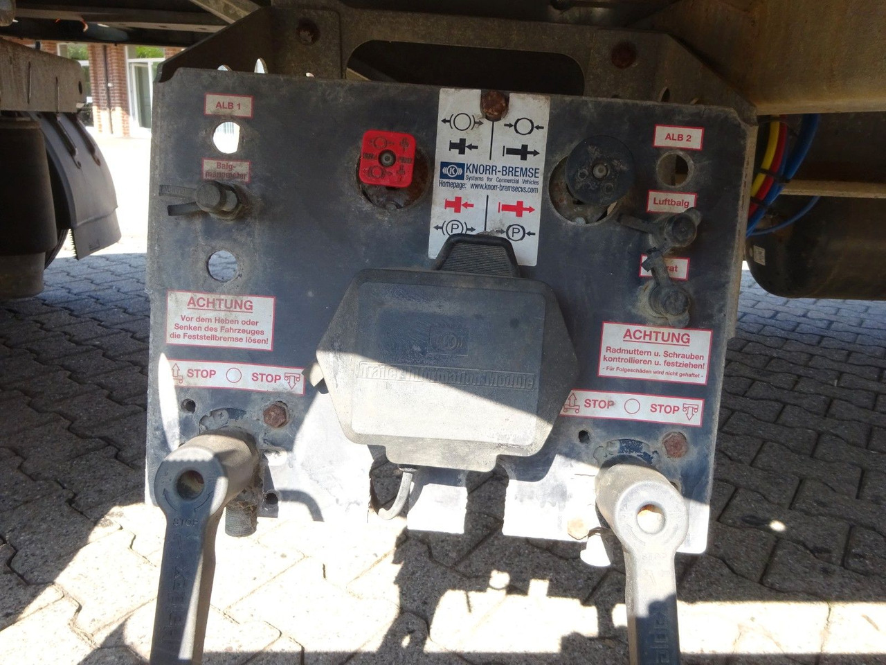 Trailer low bed Möslein Tieflader Anhänger mit 3 Achsen und Rampen: gambar 14