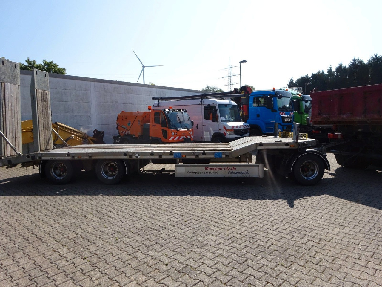 Möslein Tieflader Anhänger mit 3 Achsen und Rampen - Trailer low bed: gambar 3 Möslein Tieflader Anhänger mit 3 Achsen und Rampen - Trailer low bed: gambar 3