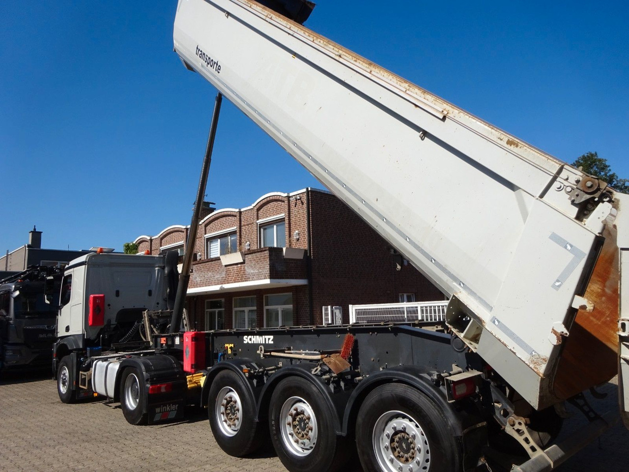 Schmitz Cargobull Kippauflieger mit 3 Achsen ca. 24 m³ 2x Bestand - Semi-trailer jungkit: gambar 4 Schmitz Cargobull Kippauflieger mit 3 Achsen ca. 24 m³ 2x Bestand - Semi-trailer jungkit: gambar 4