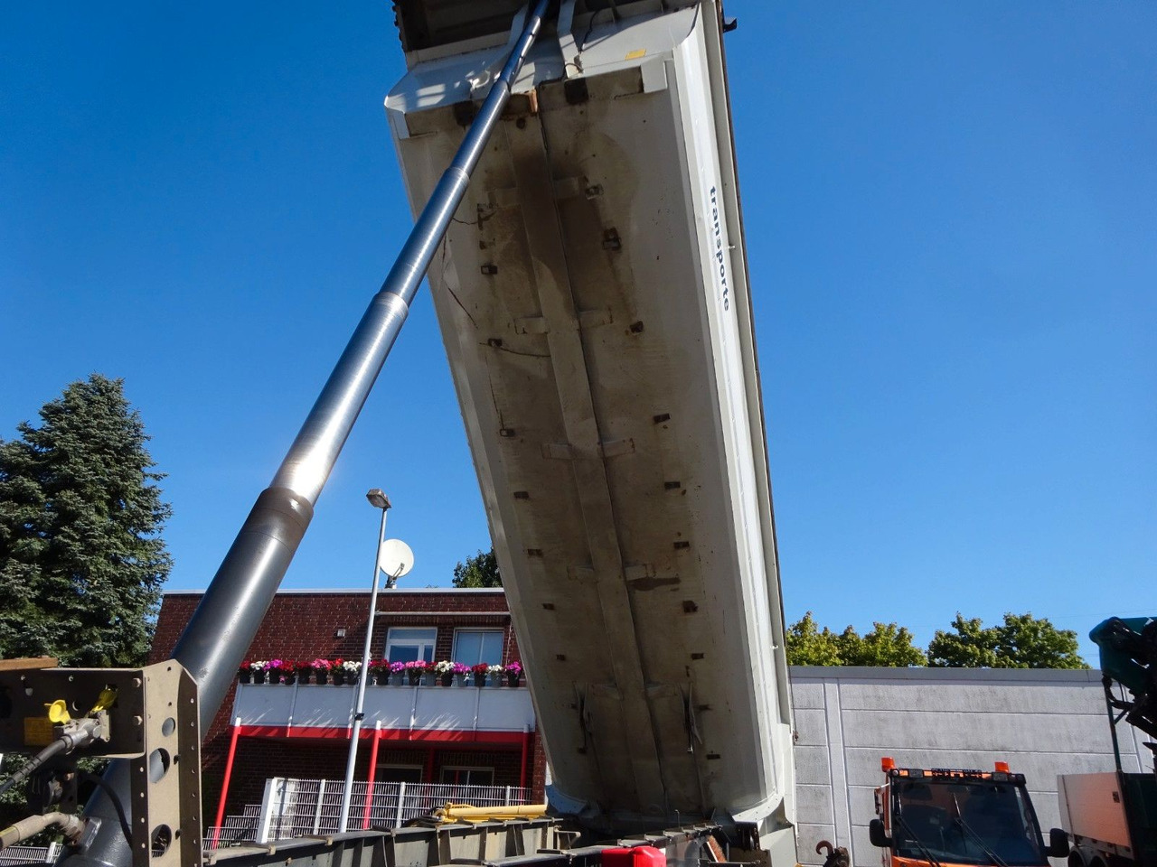 Schmitz Cargobull Kippauflieger mit 3 Achsen ca. 24 m³ 2x Bestand - Semi-trailer jungkit: gambar 3 Schmitz Cargobull Kippauflieger mit 3 Achsen ca. 24 m³ 2x Bestand - Semi-trailer jungkit: gambar 3