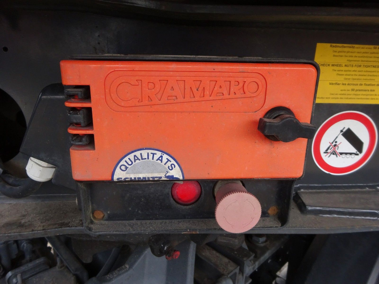 Semi-trailer jungkit Schmitz Cargobull SGF S3 Kipp Auflieger Mulde mit 3 Achsen: gambar 13 Semi-trailer jungkit Schmitz Cargobull SGF S3 Kipp Auflieger Mulde mit 3 Achsen: gambar 13