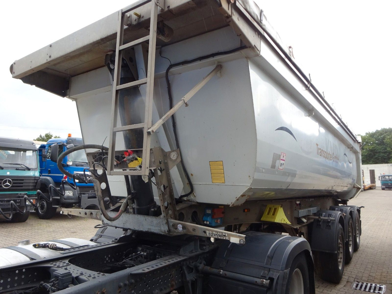 Schmitz Cargobull SKI 24 SL 7.2 Kipp Auflieger Mulde mit 3 Achsen - Semi-trailer jungkit: gambar 2 Schmitz Cargobull SKI 24 SL 7.2 Kipp Auflieger Mulde mit 3 Achsen - Semi-trailer jungkit: gambar 2