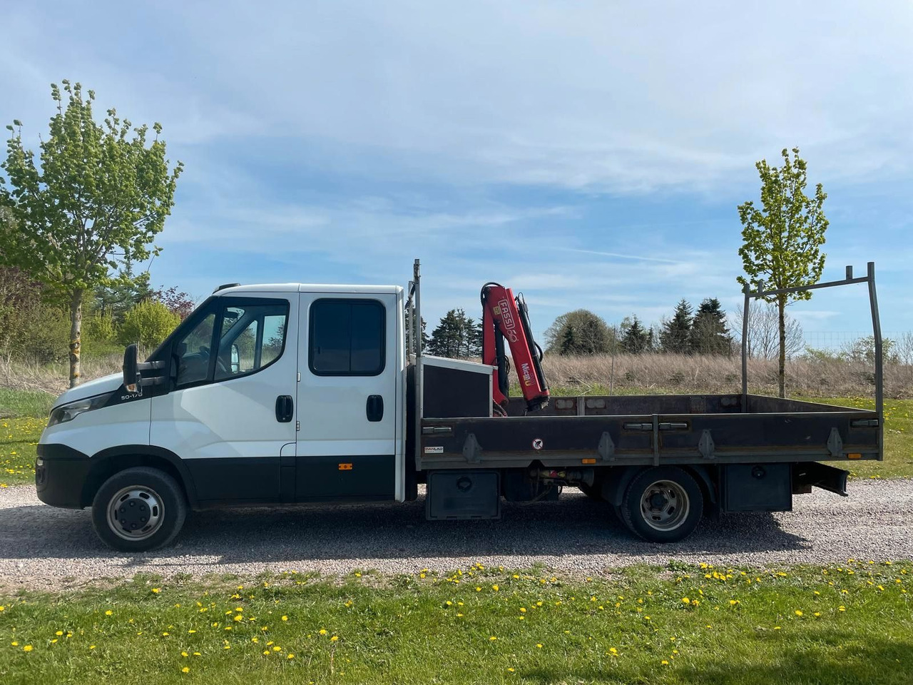 Iveco Daily 3.0 Fahrgestell Doppelkabine 50 C *Crane* - Van flatbed, Van kombi: gambar 1 Iveco Daily 3.0 Fahrgestell Doppelkabine 50 C *Crane* - Van flatbed, Van kombi: gambar 1