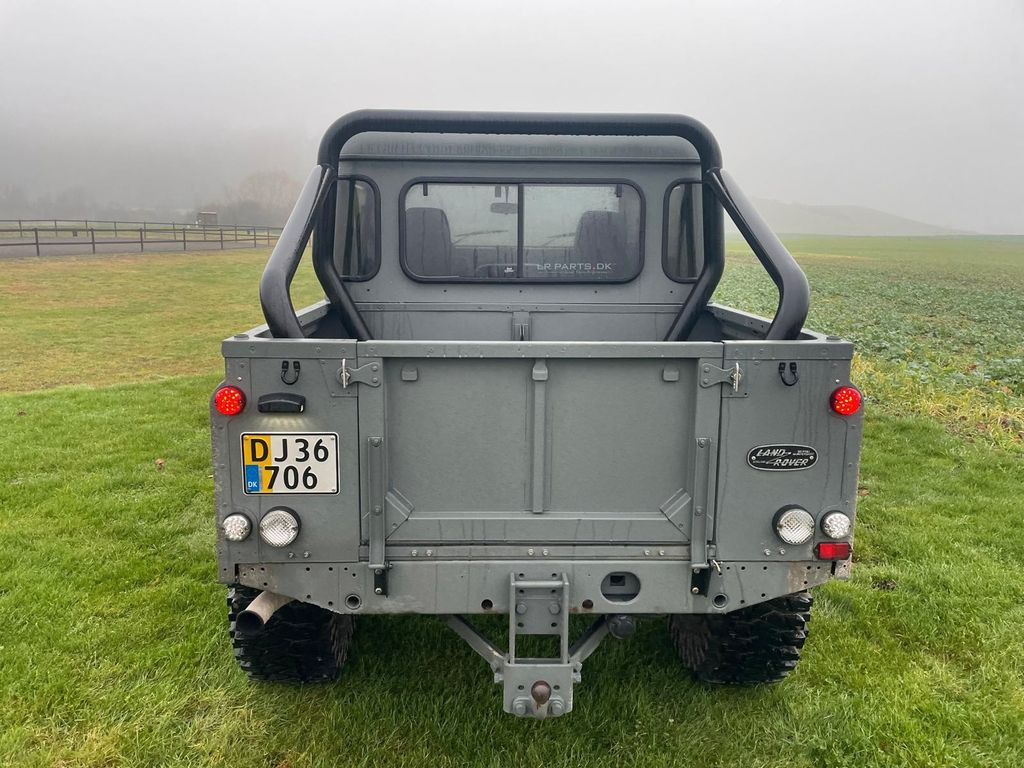 Land Rover Defender 110 2.5 - Mobil SUV: gambar 4 Land Rover Defender 110 2.5 - Mobil SUV: gambar 4