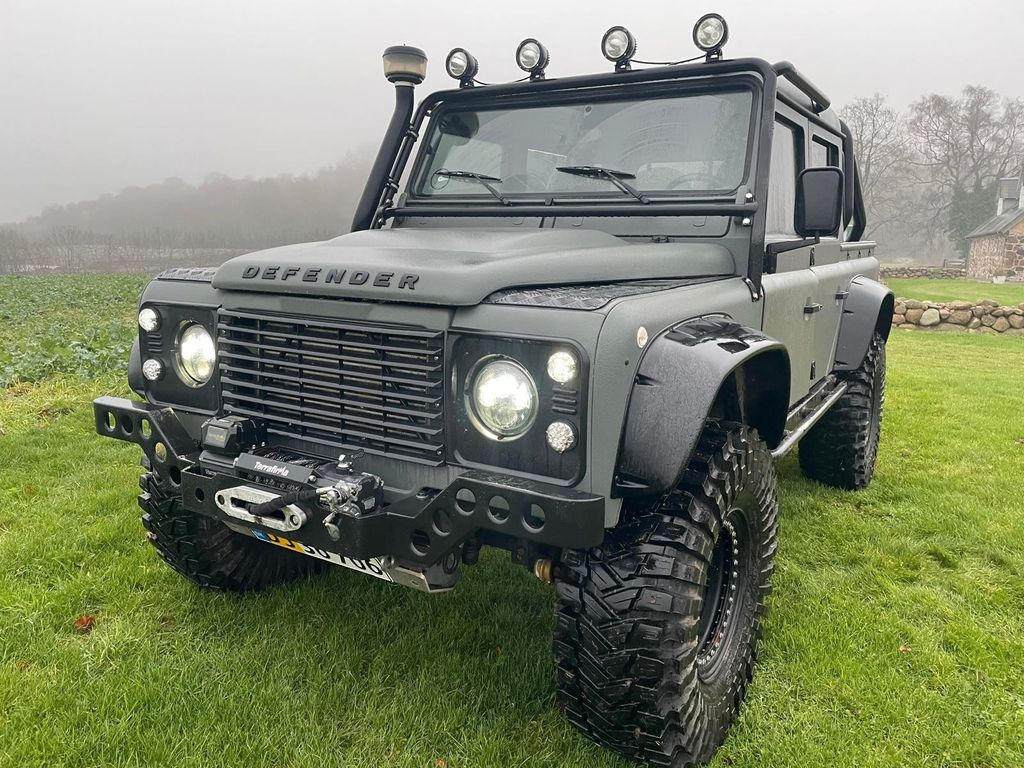 Land Rover Defender 110 2.5 - Mobil SUV: gambar 1 Land Rover Defender 110 2.5 - Mobil SUV: gambar 1