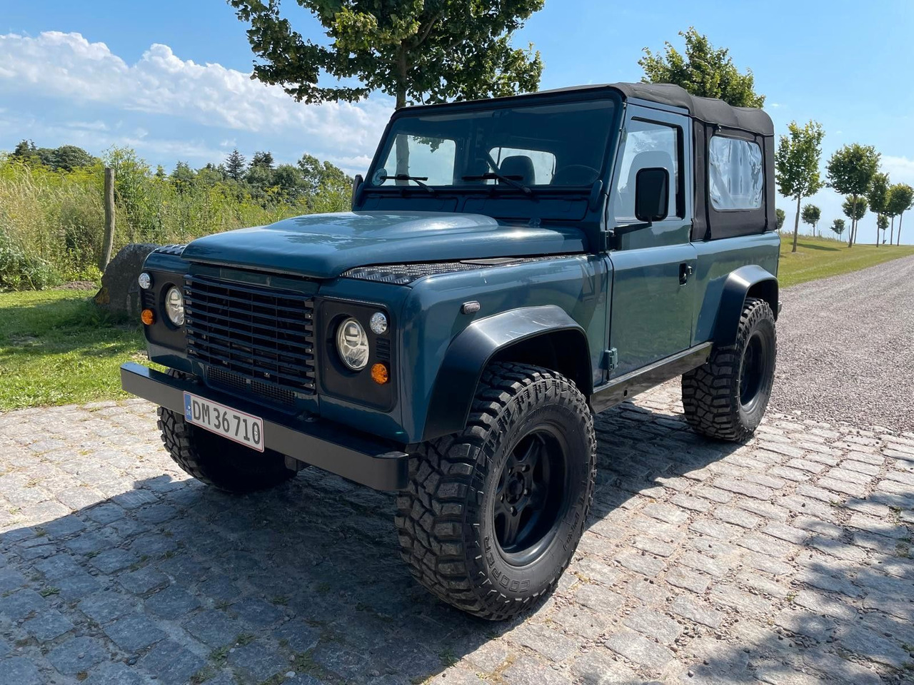 Land Rover LR Defender 90 Soft Top V8 Automatic 60000 brutt Land Rover LR Defender 90 SoftTop V8 Automatic - Truk pikap: gambar 1 Land Rover LR Defender 90 Soft Top V8 Automatic 60000 brutt Land Rover LR Defender 90 SoftTop V8 Automatic - Truk pikap: gambar 1