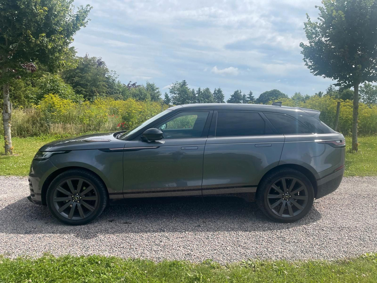Land Rover Range Rover Velar R-Dynamic 3.0D 4WD Land Rover Velar R-Dynamic 3.0D 4WD *LKW zullasung: 2 sitze - Mobil SUV: gambar 2 Land Rover Range Rover Velar R-Dynamic 3.0D 4WD Land Rover Velar R-Dynamic 3.0D 4WD *LKW zullasung: 2 sitze - Mobil SUV: gambar 2