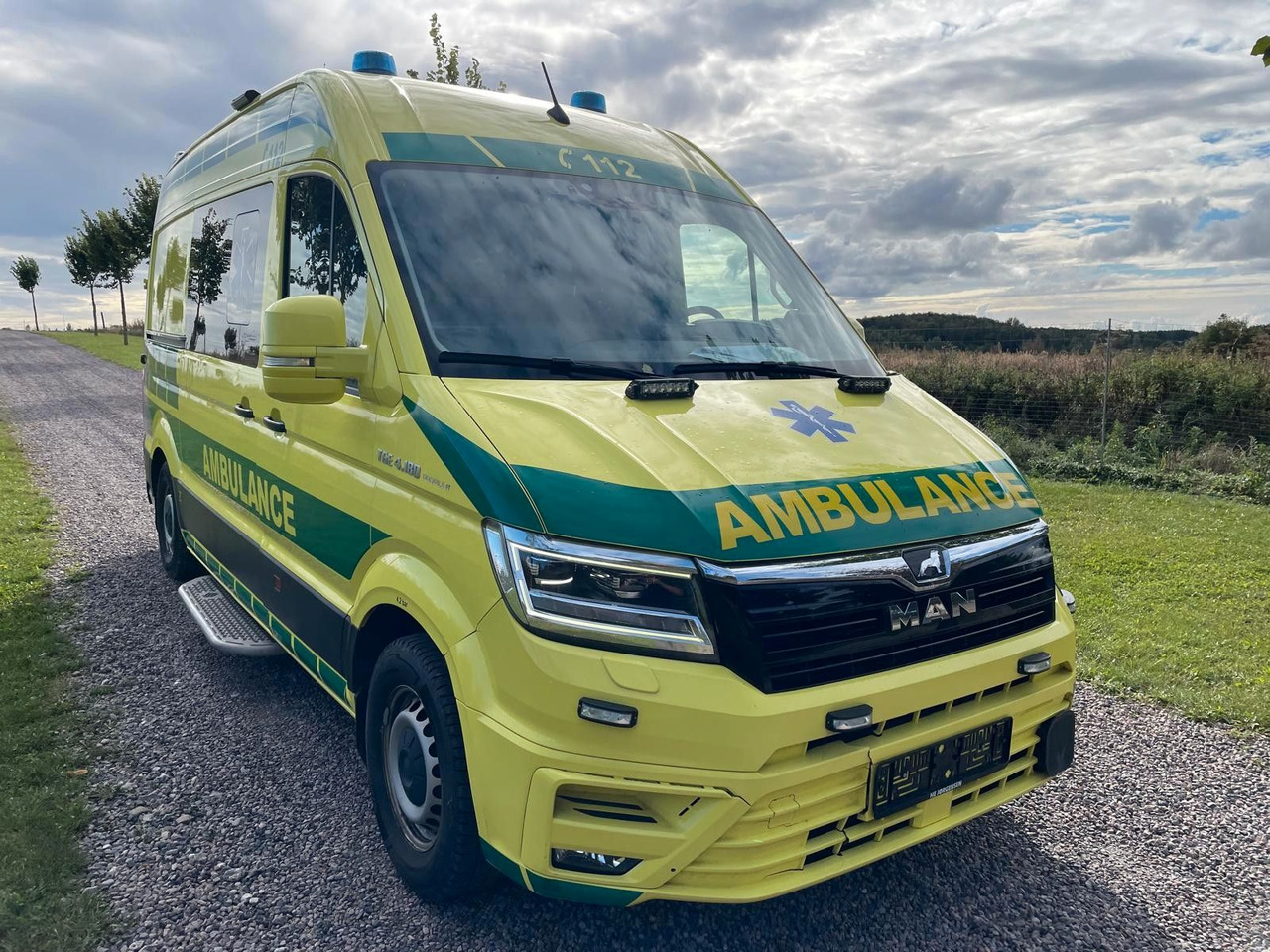 Ambulans MAN TGE 4.180 Ambulance * 29 400 € netto *RESERVED: gambar 7