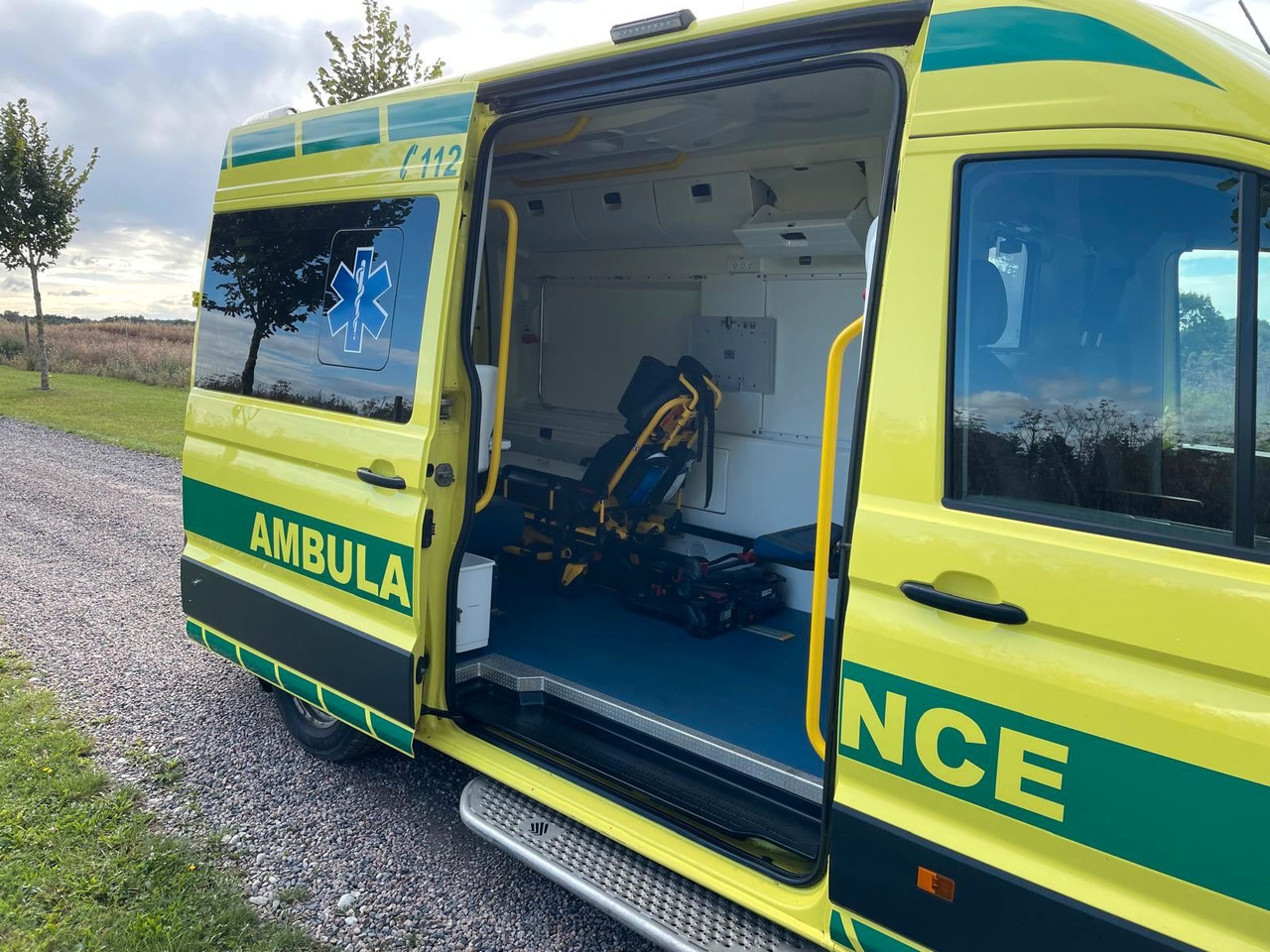 Ambulans MAN TGE 4.180 Ambulance * 29 400 € netto *RESERVED: gambar 18