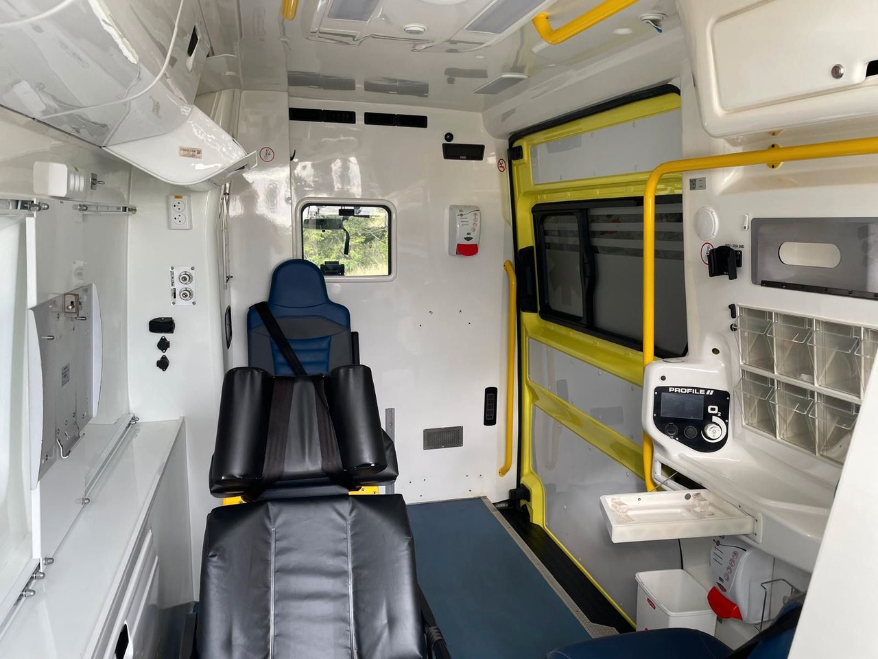 Ambulans MAN TGE 4.180 Ambulance * 29 400 € netto *RESERVED: gambar 22