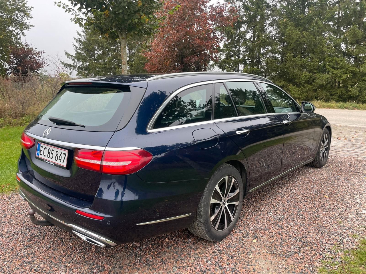 Mercedes-Benz E 220 T-Modell E 220 d *4Matic* - Station wagon: gambar 4 Mercedes-Benz E 220 T-Modell E 220 d *4Matic* - Station wagon: gambar 4
