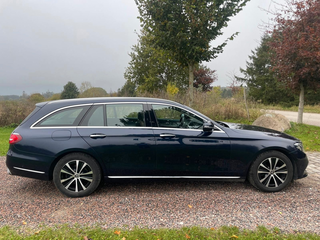Mercedes-Benz E 220 T-Modell E 220 d *4Matic* - Station wagon: gambar 5 Mercedes-Benz E 220 T-Modell E 220 d *4Matic* - Station wagon: gambar 5