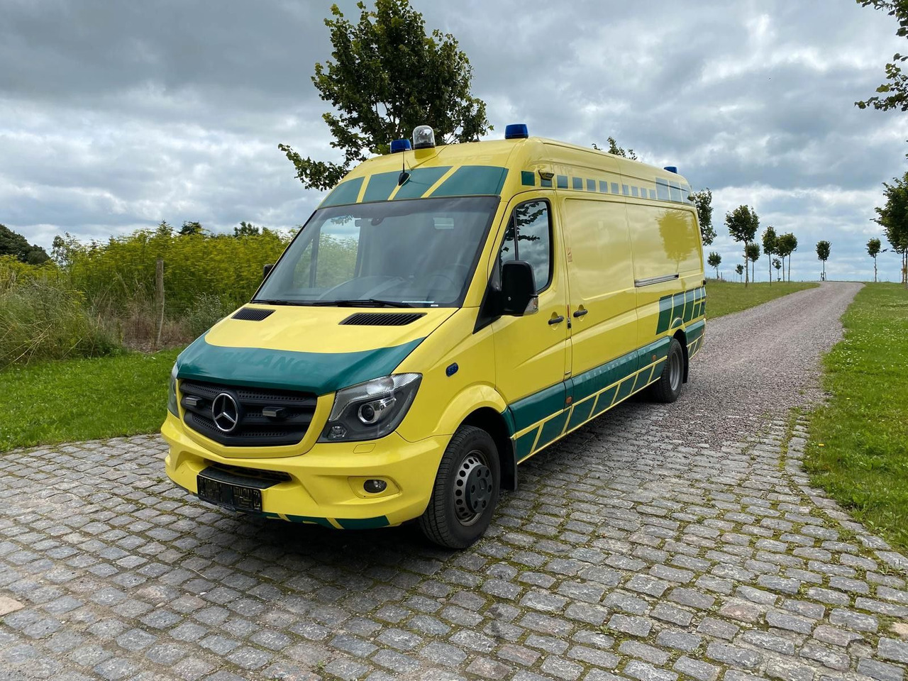 Mercedes-Benz Sprinter 519 CDI MAXI +Lift *20 000€ netto - Ambulans: gambar 3 Mercedes-Benz Sprinter 519 CDI MAXI +Lift *20 000€ netto - Ambulans: gambar 3