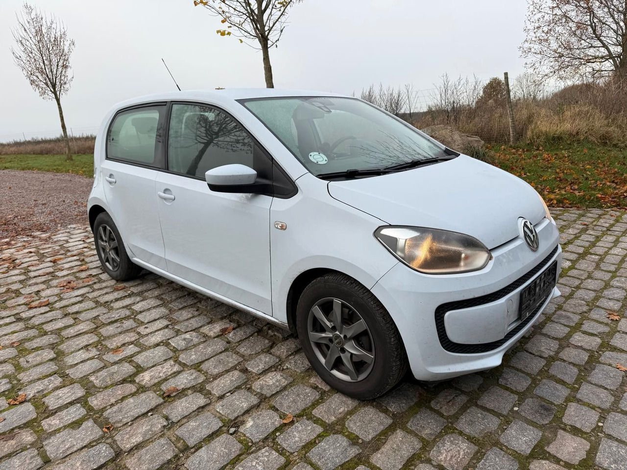 Volkswagen 1.0 MPI move up! *A/C - Mobil: gambar 1 Volkswagen 1.0 MPI move up! *A/C - Mobil: gambar 1