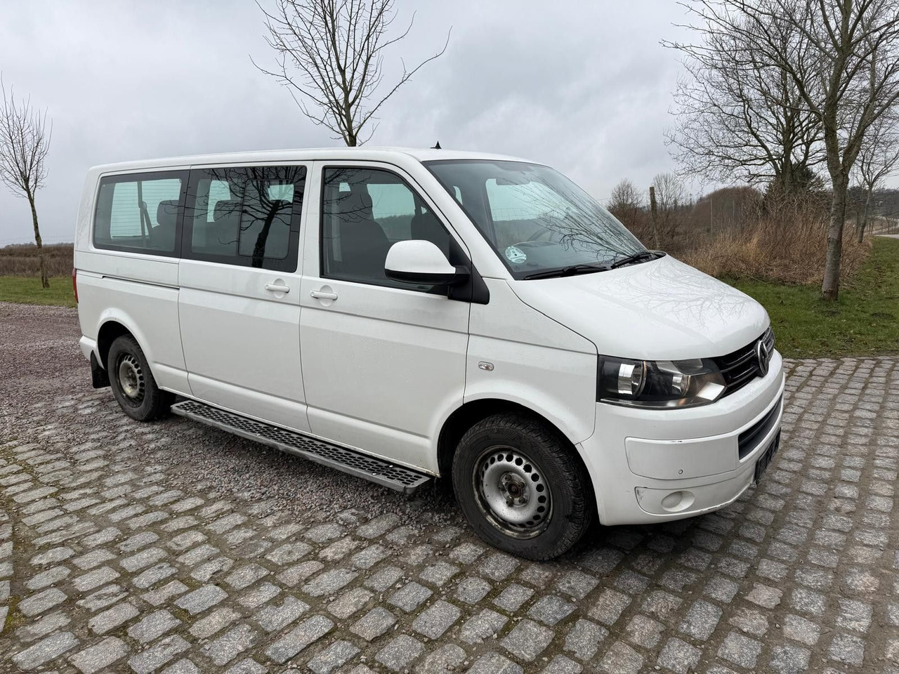 Volkswagen T5 Caravelle 2.0 TDI DSG Lang *7 Sitzplätze* - Van penumpang: gambar 1 Volkswagen T5 Caravelle 2.0 TDI DSG Lang *7 Sitzplätze* - Van penumpang: gambar 1