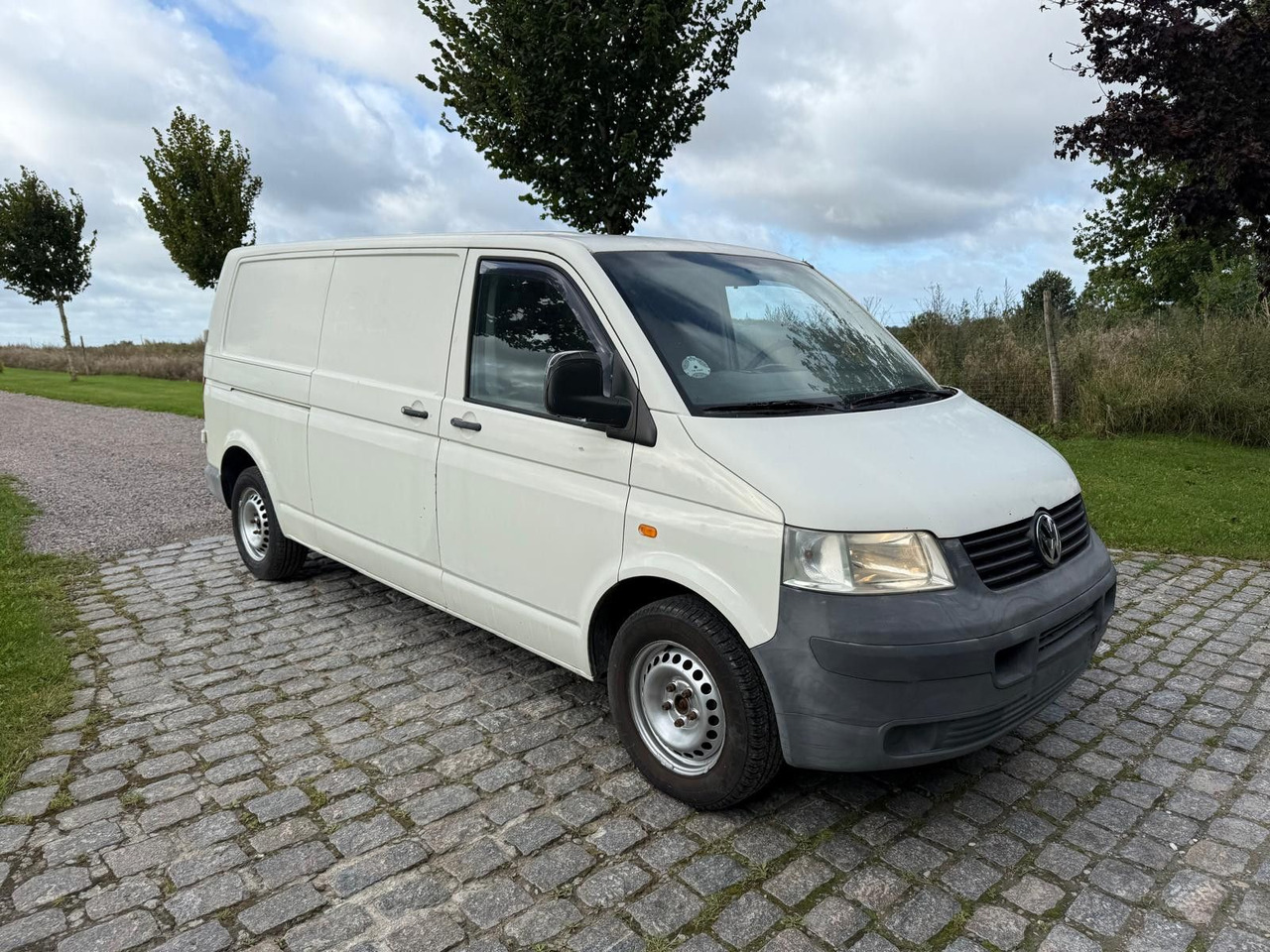 Volkswagen T5 Transporter 2.5 TDI Kasten lang - Van kecil: gambar 1 Volkswagen T5 Transporter 2.5 TDI Kasten lang - Van kecil: gambar 1