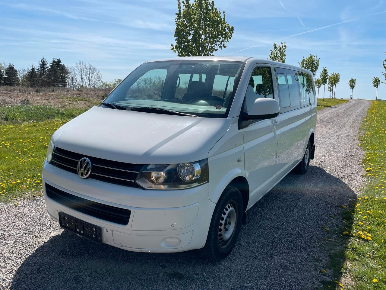 Volkswagen T5 Transporter Bus Caravelle Comfortline lang - Van penumpang: gambar 1 Volkswagen T5 Transporter Bus Caravelle Comfortline lang - Van penumpang: gambar 1