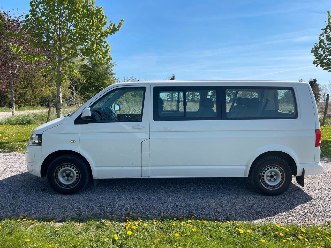 Volkswagen T5 Transporter Bus Caravelle Comfortline lang - Van penumpang: gambar 2 Volkswagen T5 Transporter Bus Caravelle Comfortline lang - Van penumpang: gambar 2