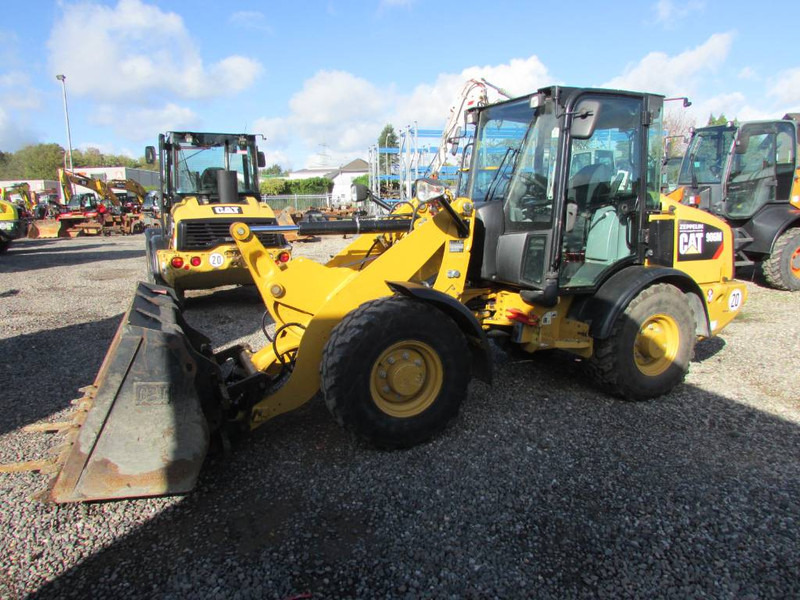 Cat 906 M Radlader 29.500 EUR - Wheel loader: gambar 1 Cat 906 M Radlader 29.500 EUR - Wheel loader: gambar 1