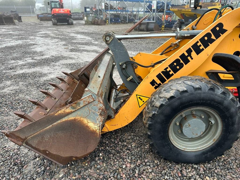 Liebherr L 506 Compact Radlader 23.500 EUR - Wheel loader: gambar 2 Liebherr L 506 Compact Radlader 23.500 EUR - Wheel loader: gambar 2