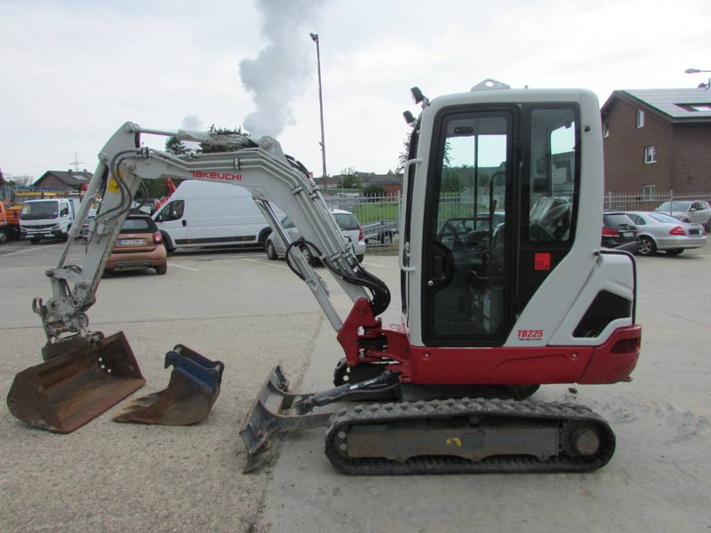 Takeuchi TB225 V3 Minibagger 35.500 EUR net - Ekskavator mini: gambar 4 Takeuchi TB225 V3 Minibagger 35.500 EUR net - Ekskavator mini: gambar 4