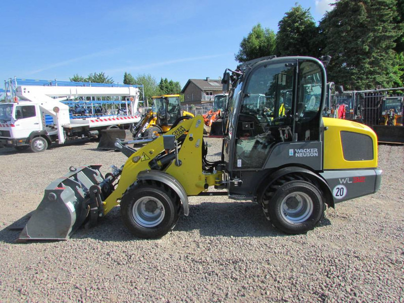 WACKER NEUSON WL 32 Radlader / 39.000 EUR - Wheel loader: gambar 1 WACKER NEUSON WL 32 Radlader / 39.000 EUR - Wheel loader: gambar 1