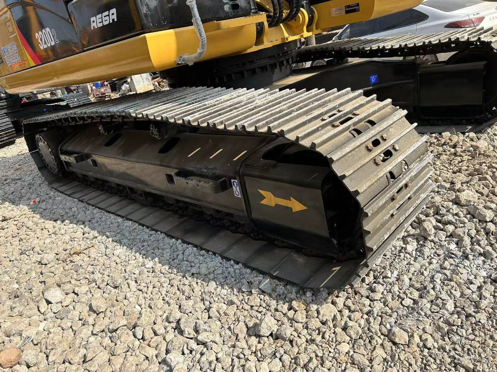 Ekskavator perayap CAT 320D2: gambar 8