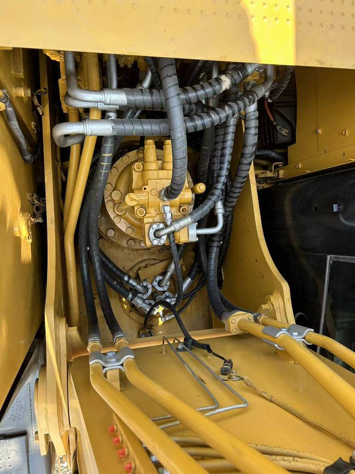 CAT 320D2 - Ekskavator perayap: gambar 2 CAT 320D2 - Ekskavator perayap: gambar 2