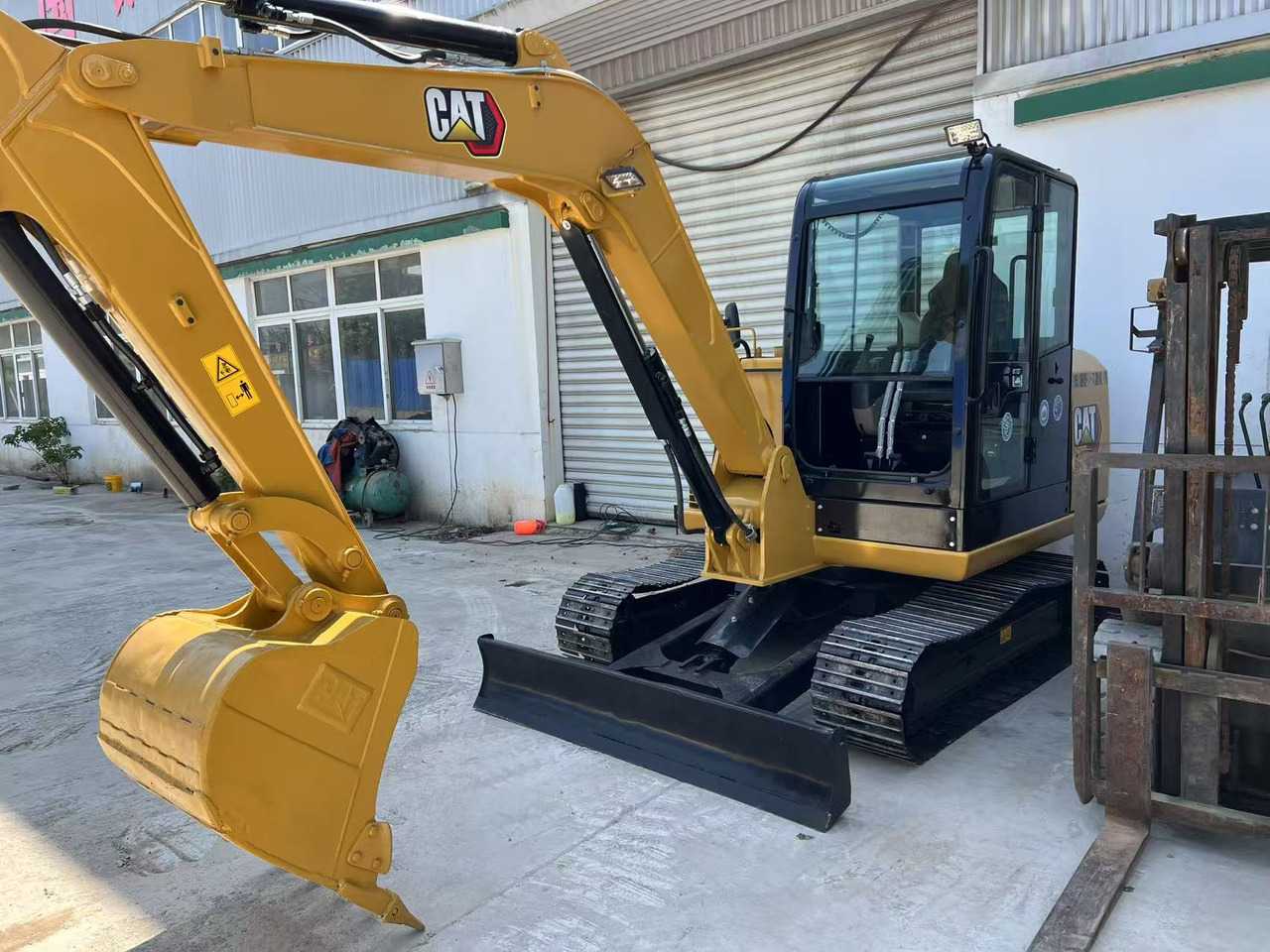 CATERPILLAR 305.5E2 - Ekskavator mini: gambar 3 CATERPILLAR 305.5E2 - Ekskavator mini: gambar 3