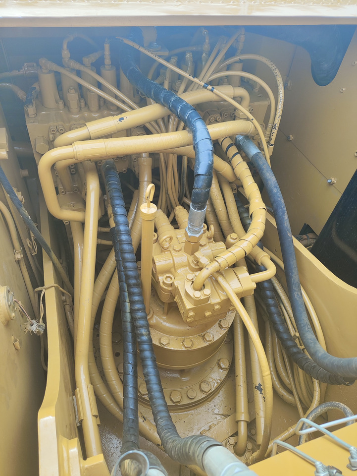 CATERPILLAR 320D2 - Ekskavator perayap: gambar 5 CATERPILLAR 320D2 - Ekskavator perayap: gambar 5