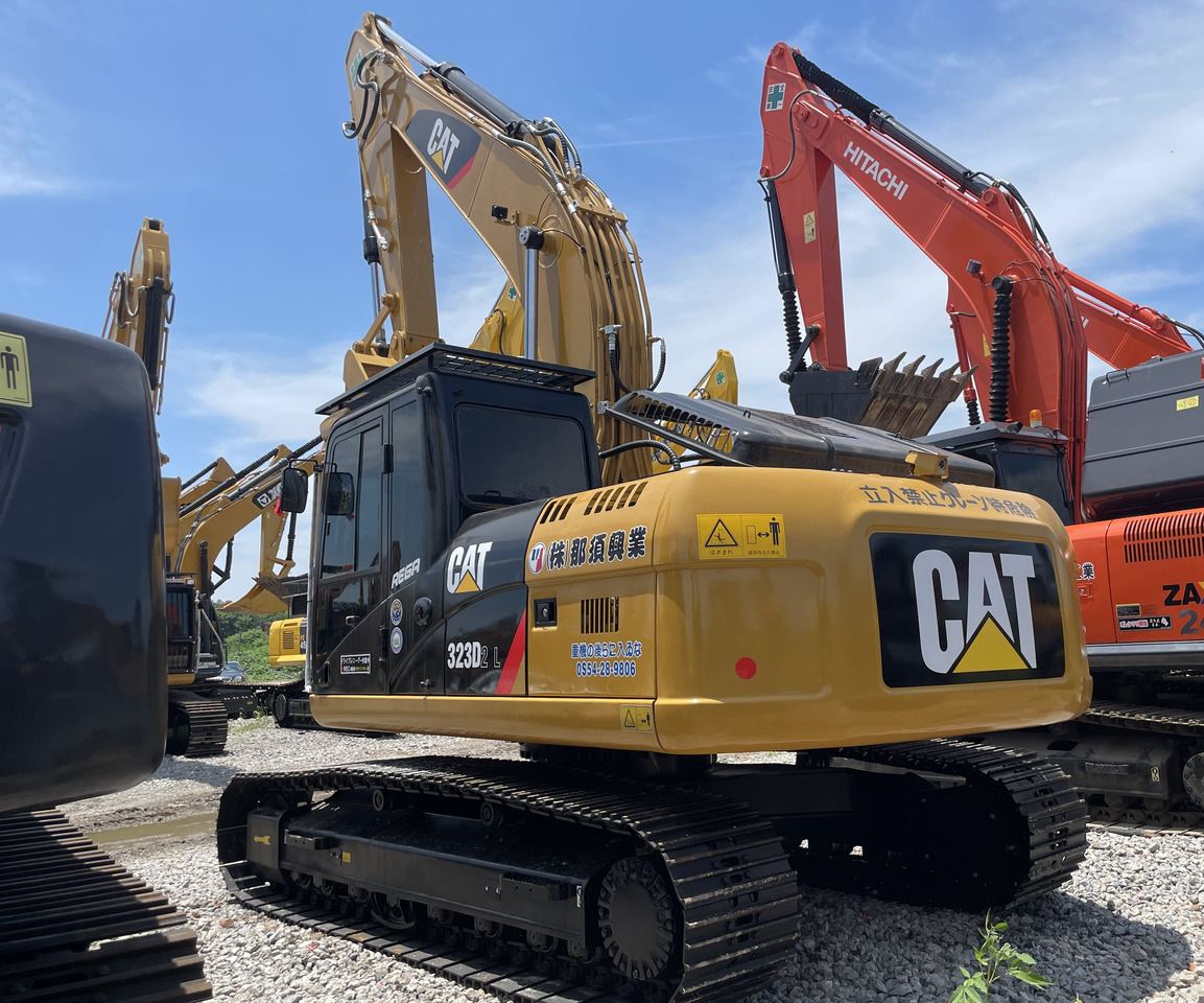 CATERPILLAR 323D2 - Ekskavator perayap: gambar 1 CATERPILLAR 323D2 - Ekskavator perayap: gambar 1