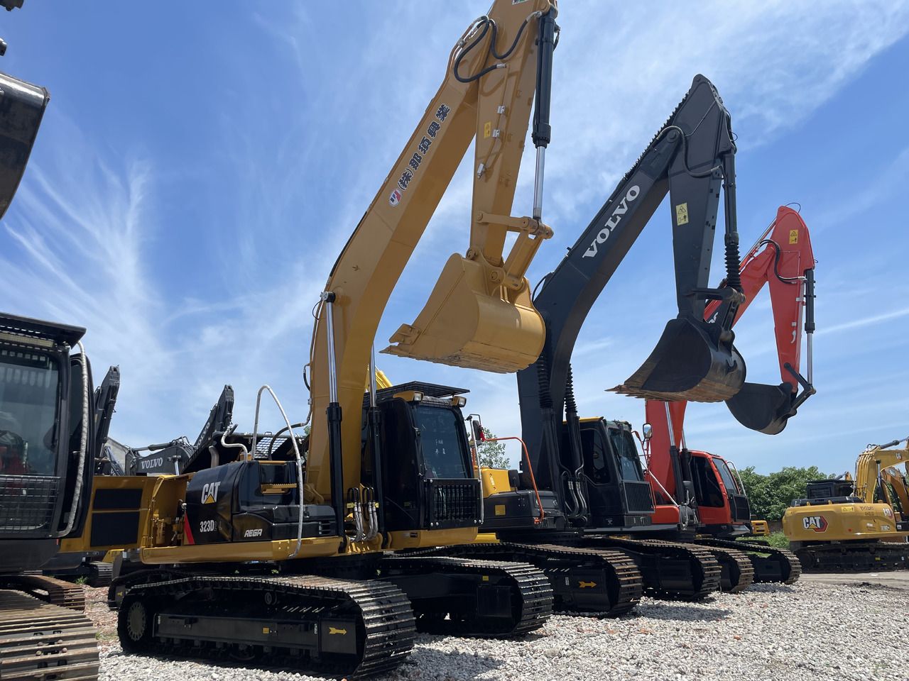 CATERPILLAR 323D2L - Ekskavator perayap: gambar 4 CATERPILLAR 323D2L - Ekskavator perayap: gambar 4