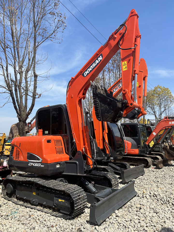 Doosan DX60 - Ekskavator perayap: gambar 1 Doosan DX60 - Ekskavator perayap: gambar 1