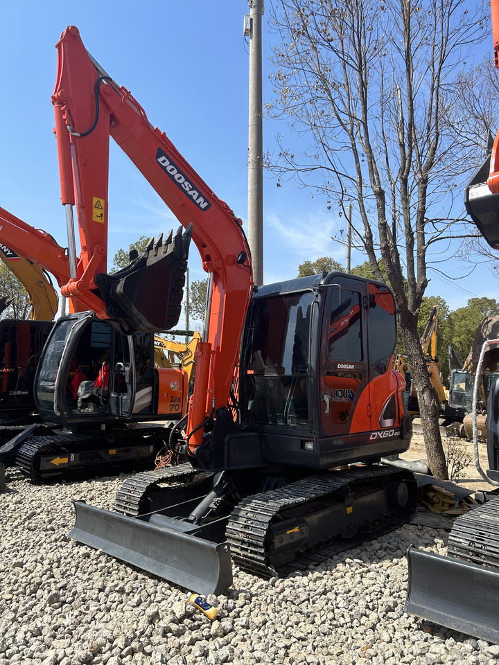 Doosan DX60 - Ekskavator perayap: gambar 3 Doosan DX60 - Ekskavator perayap: gambar 3