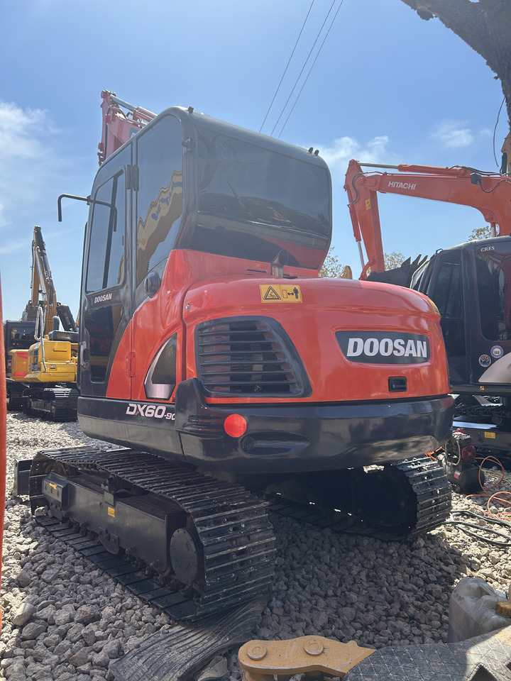 Doosan DX60 - Ekskavator perayap: gambar 4 Doosan DX60 - Ekskavator perayap: gambar 4