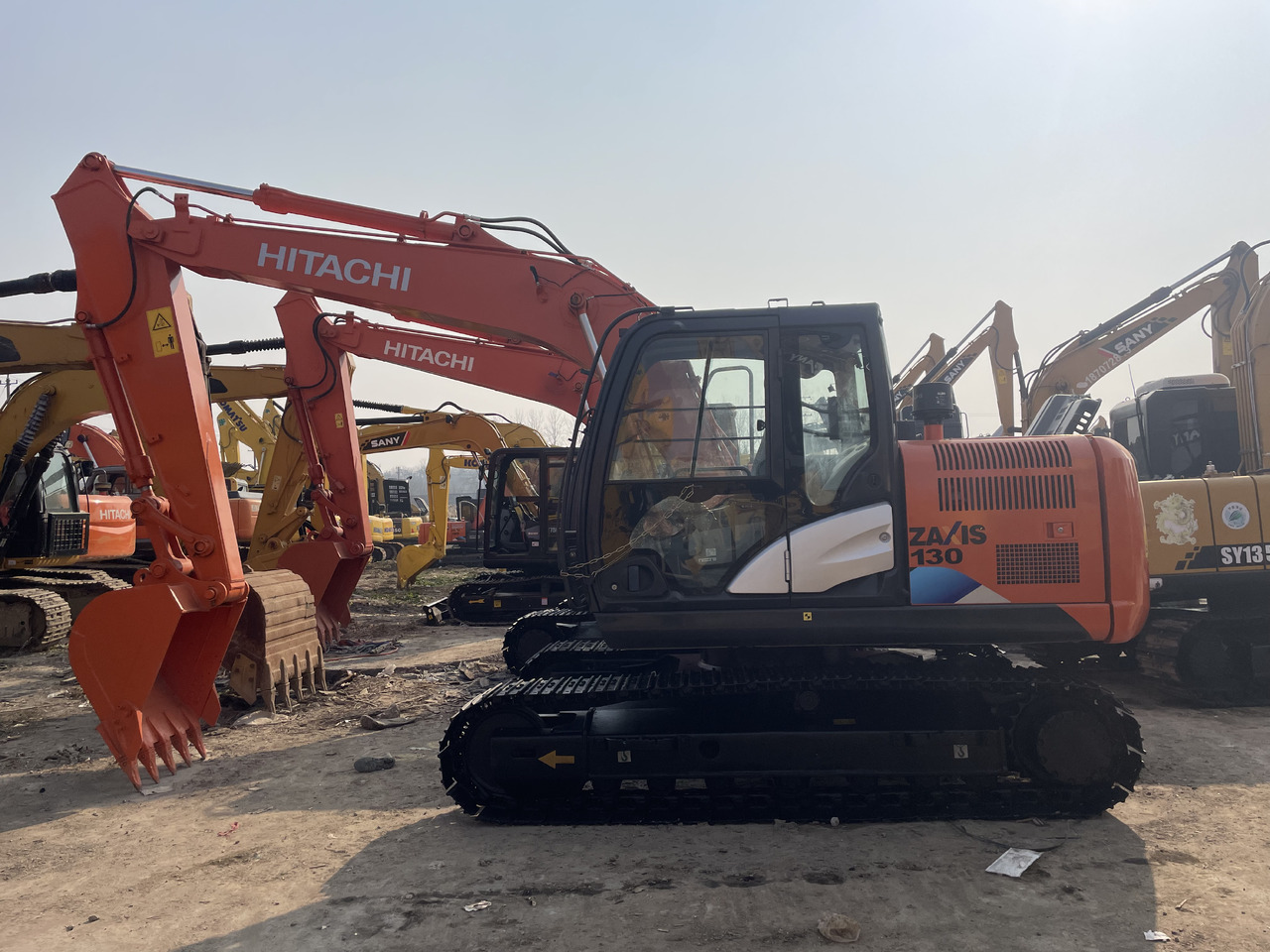 HITACHI ZX130 - Ekskavator perayap: gambar 1 HITACHI ZX130 - Ekskavator perayap: gambar 1
