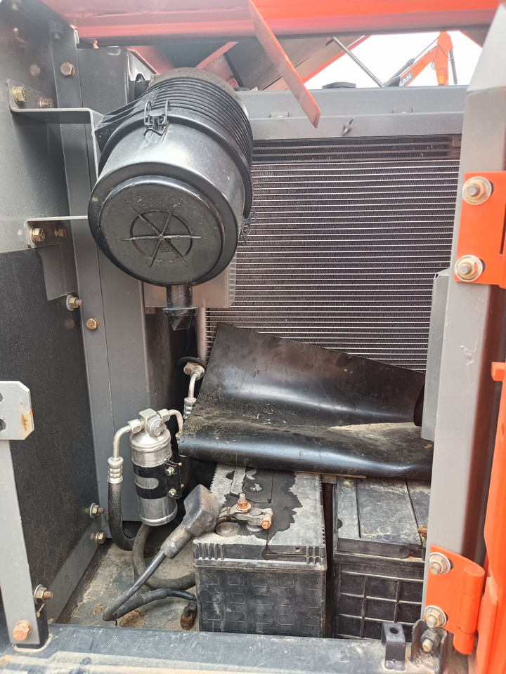 HITACHI ZX60 - Ekskavator perayap: gambar 5 HITACHI ZX60 - Ekskavator perayap: gambar 5